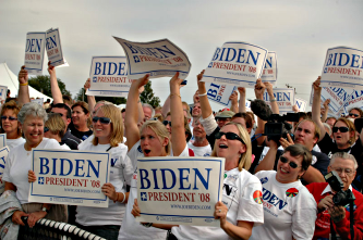 Crowd of Joe Biden supporters in Iowa, September 2007